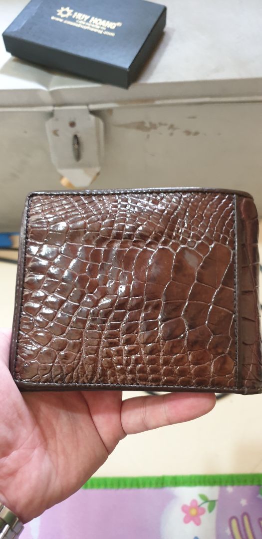 Vừa nhận được sản phẩm, cũng khá hài lòng về cấu hình. môi tội k giống màu trước khi mua, ví trên rõ màu nâu đỏ còn màu này nâu xỉn