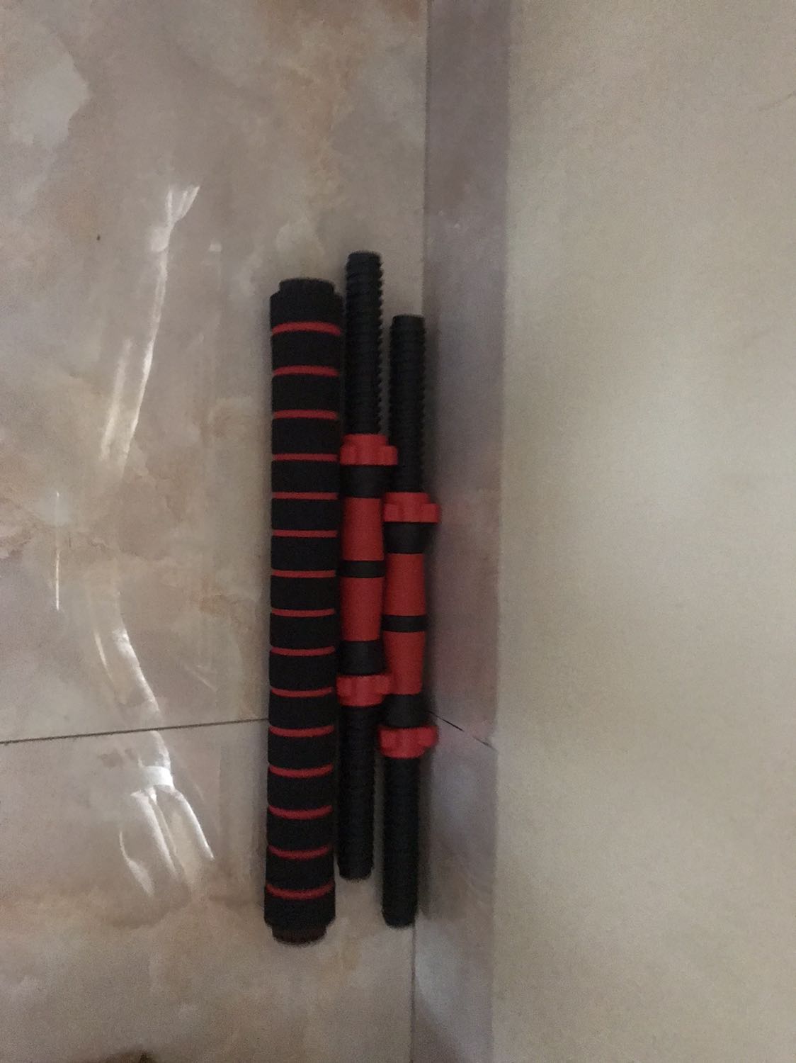 Giao hàng nhanh.
Tạ cân thực tế k đủ 20kg 
Lắp nặng nhất cũng chỉ được 11kg 1 bên, k hơn tạ tay mấy 
Lắp ghép thêm thanh giữa phải dùng cẩn thận không là sẽ gãy ren nhựa.
Tạm ổn.