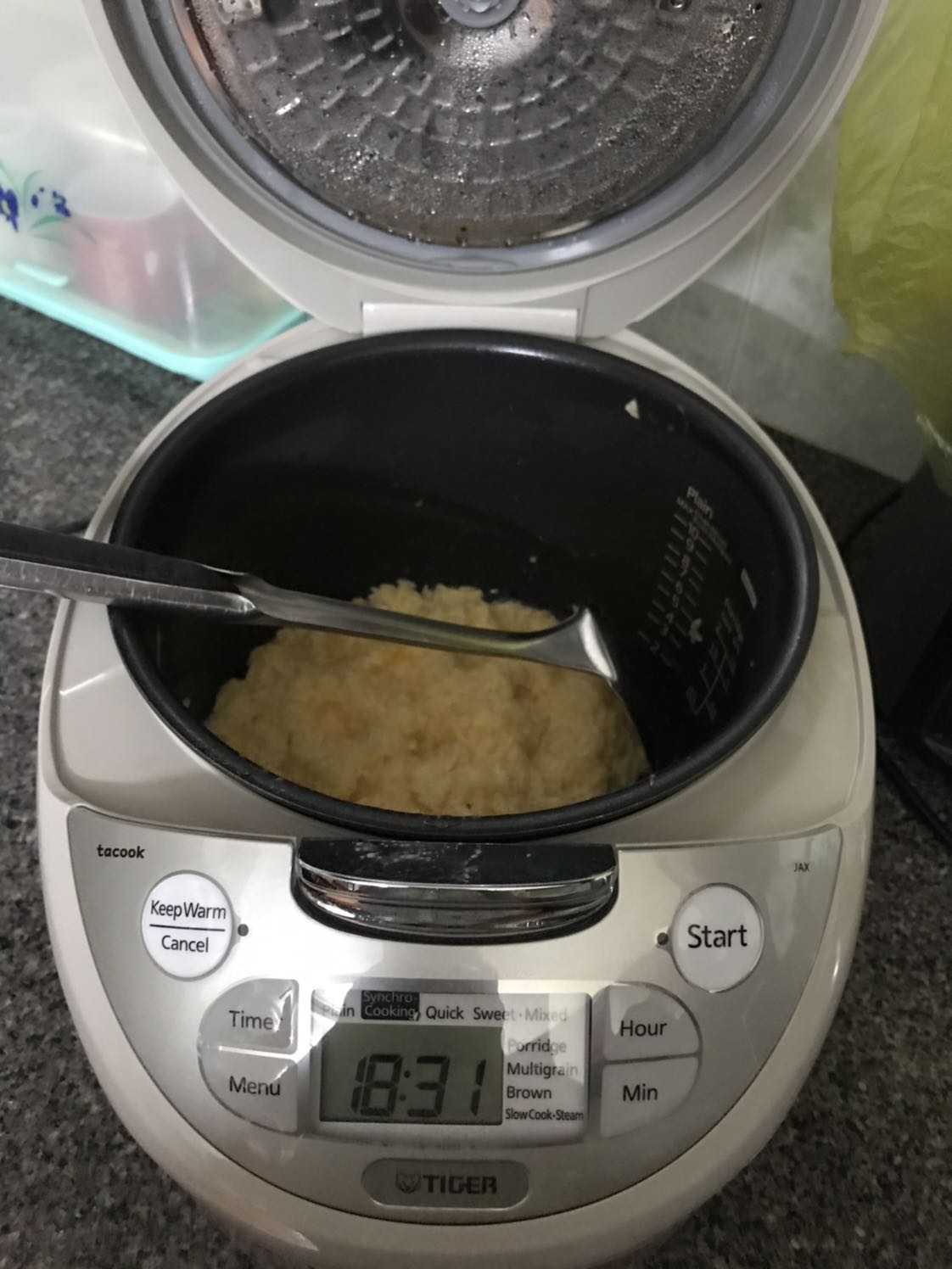 Nấu cơm khá ngon, mẫu dáng cũng ổn. Nấu cơm khá ngon, mẫu dáng cũng ổn.