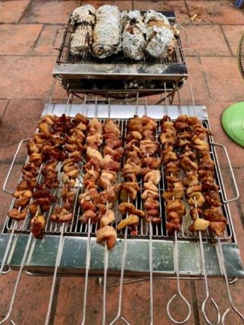 Bếp lắp ráp cực dễ, vệ sinh dễ, nướng 6 7 người ăn thoải mái, hỏi shop tư vấn cái bếp nướng nhiều người cái thì được đề xuất cái này, sém tí mua cái nhỏ hơn. tks shop