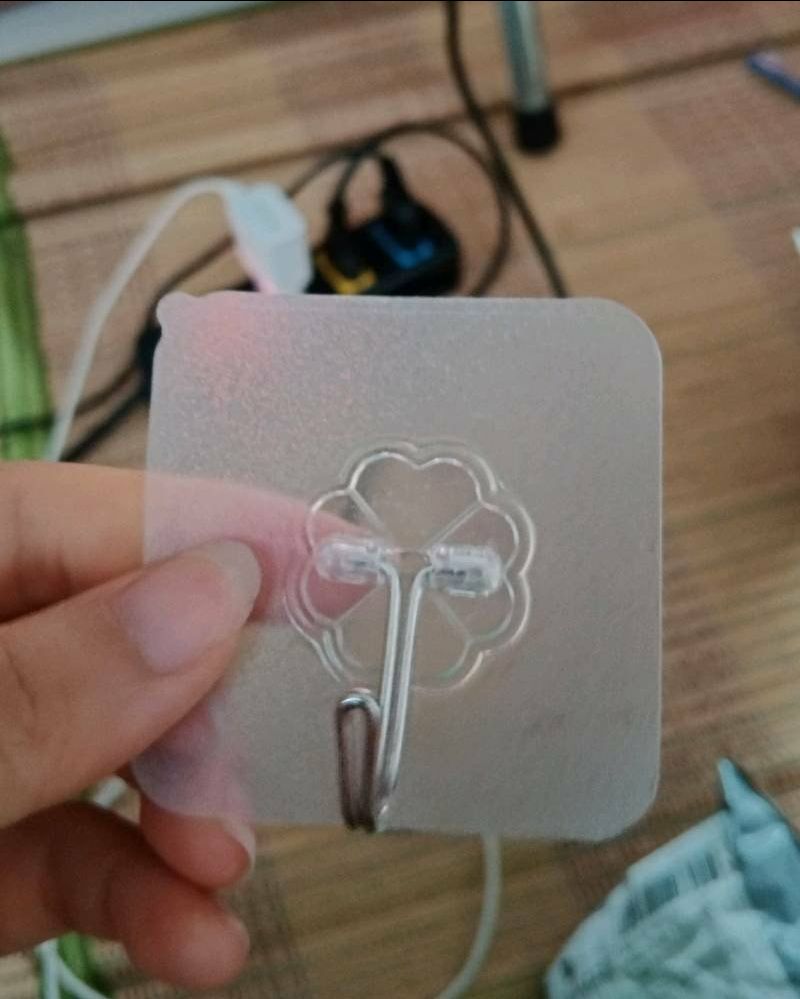 Nhà mình hay mua loại này để dán, nhìn mỏng vậy chứ dán vẫn khá chắc chắn lắm ạ, mà siêu rẻ nữa. Sẽ tiếp tục ủng hộ ạ 😁