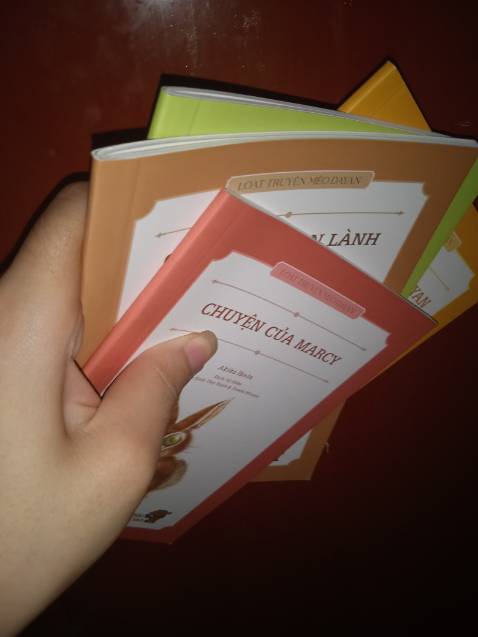 Shop đóng gói cẩn thận đủ loại sách mình đặt.
Cám ơn shop, sẽ ủng hộ shop thêm ạ.