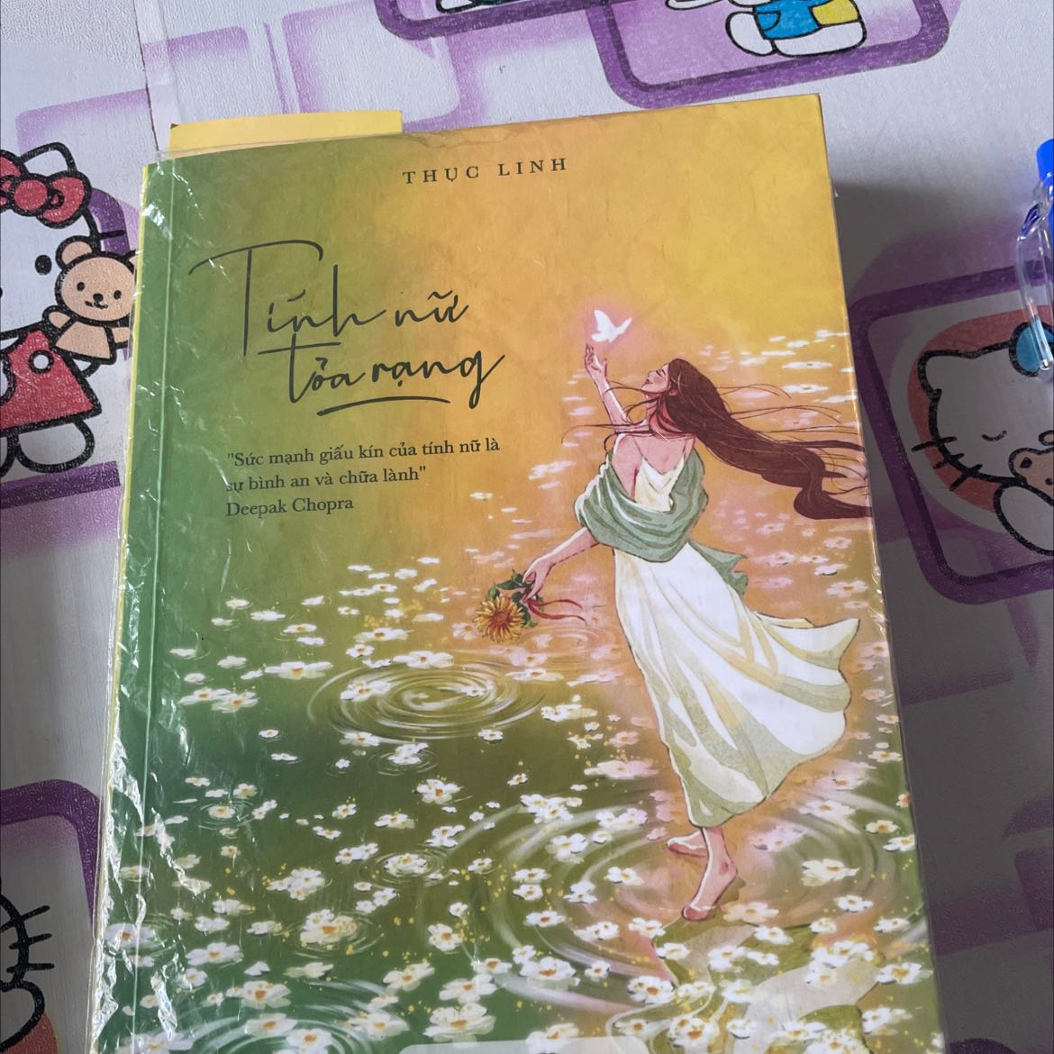 Càng đọc càng thấy được chữa lành, có cái nhìn rõ hơn về Tính Nữ. Mình chưa đọc hết nhưng càng đọc càng thấy cuốn và có thể nhận ra sự chuyển hóa bên trong bản thân.