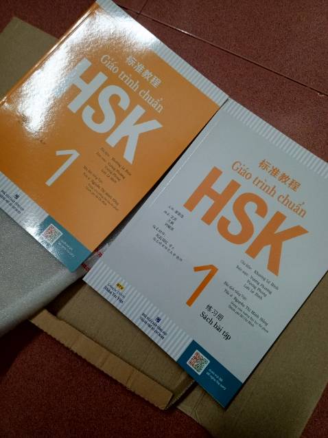 Hàng đặt từ 9/9 nhưng 20/9 mới giao tới nơi. Sách chất lượng tốt. Quyển học là quyển mùa, quyển bài tập đen trắng. Sách mới, thơm, xứng đáng 5 sao nhưng giao hàng quá chậm. Tổng thể 3 sao thôi. Nên mua của Fahasa. 🥰🥰🥰