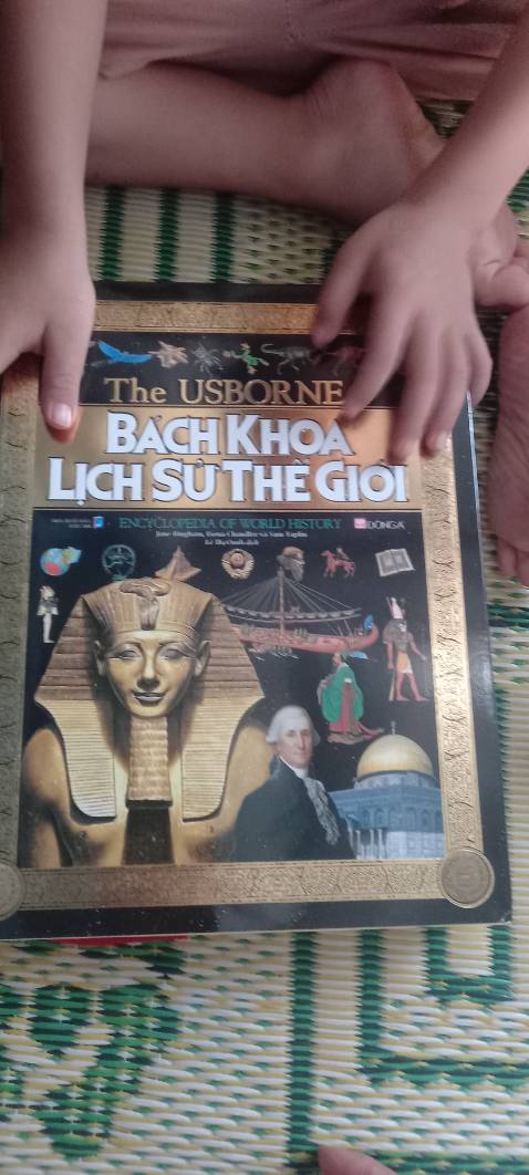 Sách đẹp,toàn bộ đều là trang màu hấp dẫn, nội dung phong phú. Nhìn rất sang chảnh, đáng mua. Có nhiều nội dung hay và thú vị