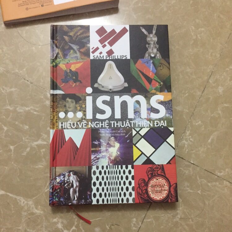 Sách có chất giấy in dày, sờ rất thích tay. Gáy sách được đóng bằng phương pháp buộc nên cũng không cần phải lo về việc trang giấy bị bung. Nội dung ngoài phần được mô tả trong phần giới thiệu còn có phần tham khảo rất hay. Ngoài ra thì tốc độ ship hàng rất nhanh, mình đặt trong 3 hôm là có rồi. Tuy nhiên bìa sách cứng của mình bị dính một vệt băng dính gì đấy, không quá to, và có một vài trang in bị thiếu chữ. Nhưng tóm chung lại sách rất đáng tiền và shop khá đáng tin.