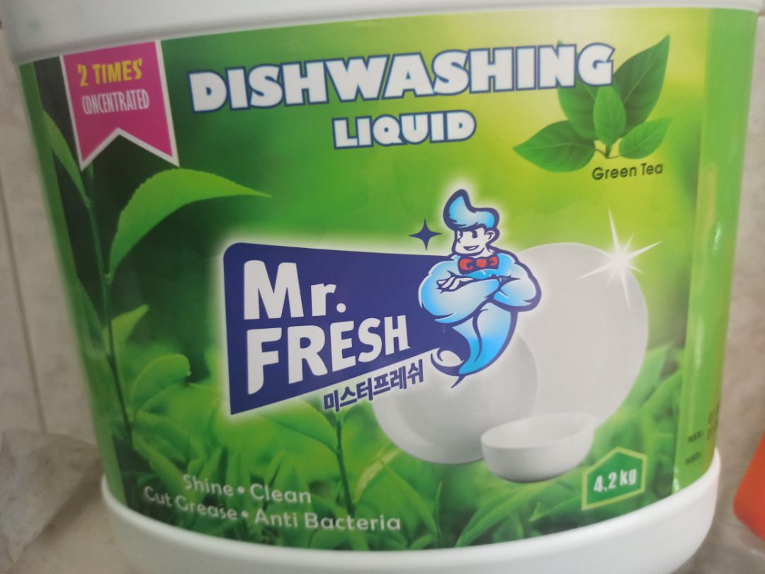 nước rửa chén hơi bị khó trôi, phải rửa nước thật kỹ. giao hàng nhanh, giá ổn.