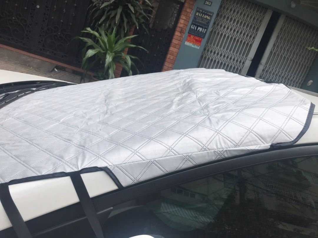 Sản phẩm đóng gói đẹp, tấm bạt dày như sản phẩm. Dễ dàng lắp đặt lên xe, sử dụng xong gấp gọn lại củng khá dễ nên rất thích . Bạt có tai ràng chắc chắn nên không gió bay nữa. Chất lượng sản phẩm tốt