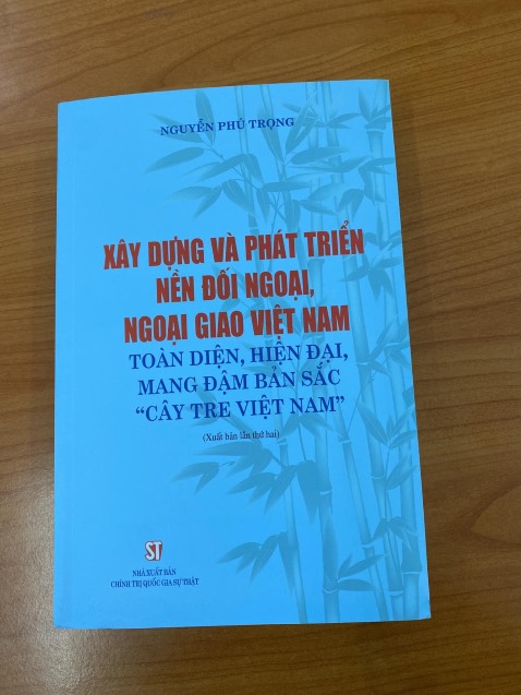 Đặt quyển này giao quyển khác! Đặt quyển này giao quyển khác!