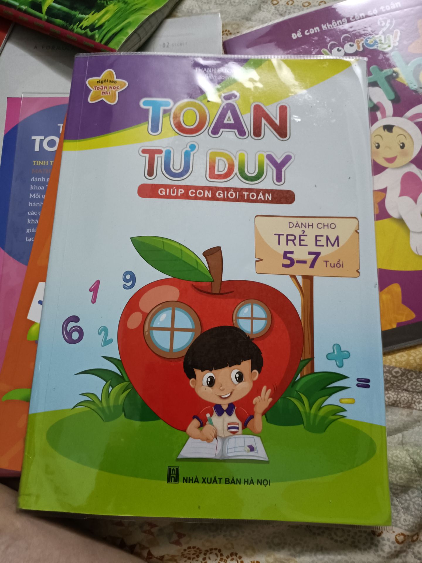 sách đẹp, màu sắc rõ ràng, sách được bọc bookcare nữa, phù hợp cho các bé lớp lá