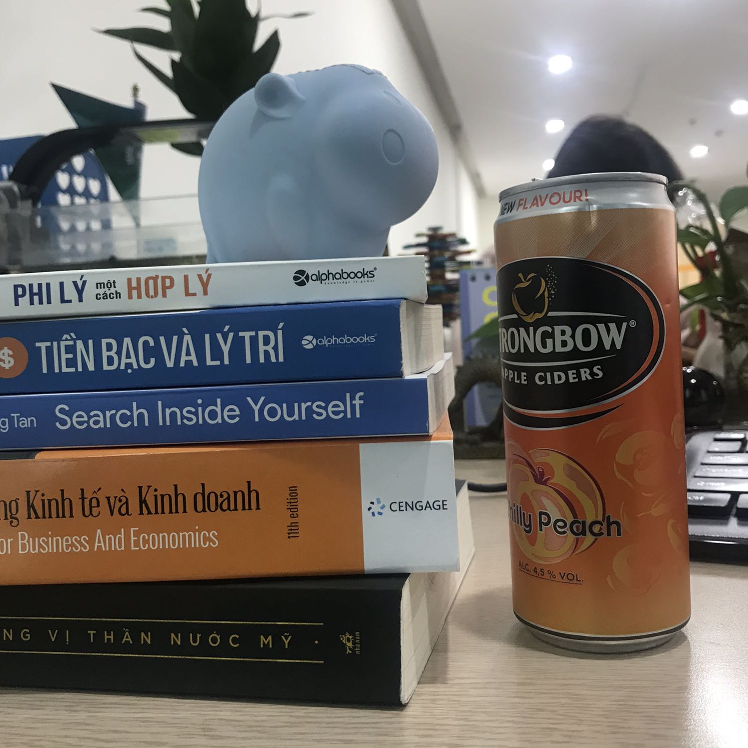 Cách viết chặt chẽ thú vị cùng ý tưởng độc đáo như các cuốn cùng series phi lý trí