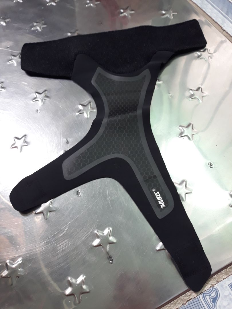 Mình tập nhảy bị lật bàn chân, đặt hàng sau hơn 1 tuần mới giao dù thấy đơn hàng đã đóng gói xong. 
Mình mang giày Bitis size 39 đặt sp size L thấy thoải mái. Sản phẩm hơi hôi mùi, dày vừa vừa, tạm được so với giá 182k/ đôi.