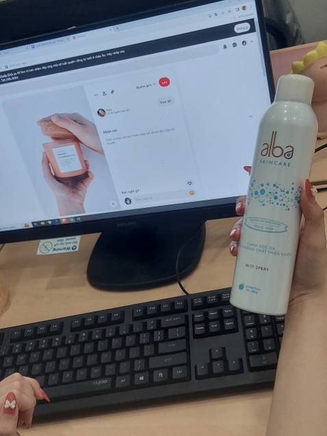 Xịt khoáng cấp ẩm tốt. Vòi xịt xịn chỉ cần bấm nhẹ là có thể xịt dc, tia nước rộng nên dùng ko hao sp.