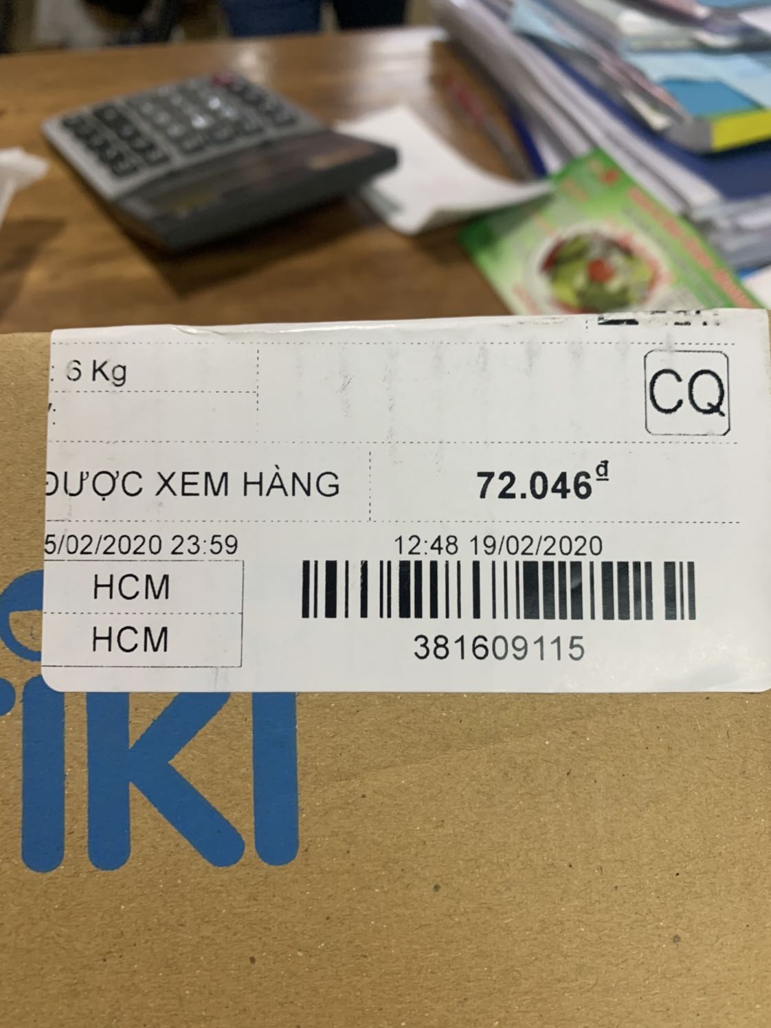 Mình đặt 2 cái, chỉ giao 1 cái, tính tiền 2 cái
Không hiểu tại sao chiếc khăn chưa đầy 200 gam mà lại cộng phí ship “hàng cồng kềnh” trọng lượng 6kg
Quá thất vọng