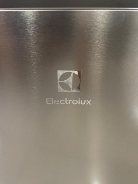 Giao hàng nhanh, đóng gói kỹ. Máy khá nhẹ và hoàn thiện tốt. Chưa sử dụng lâu nên chưa biết có bền không.