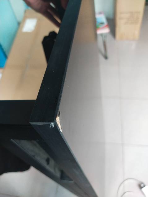 Bàn bị trầy xước hết ở 4 góc. Đóng gói chèn gốc không kỹ. Không biết là do vận chuyển hay do bàn từ cơ sở gửi như vậy. Thấy không hài lòng với sản phẩm. Bàn bị trầy xước hết ở 4 góc. Đóng gói chèn gốc không kỹ. Không biết là do vận chuyển hay do bàn từ cơ sở gửi như vậy. Thấy không hài lòng với sản phẩm.