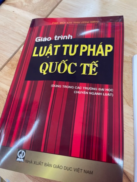 Đóng gói không tốt, sách bị cong vênh, không phẳng