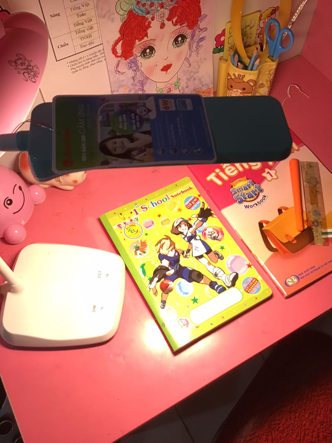 Quá hài lòng luôn mọi người ạ,duy nhất khâu vận chuyển-khi nhận hàng thấy hộp đựng bị móp nên khi mở hàng phải quay video đề phòng đèn bị hỏng,nhưng may mắn là k sao. Đèn có 3 chế độ sáng phù hợp cả đèn ngủ,đọc ban ngày,đọc buổi tối. Và còn có 3-4 chế độ màu mà phân chia rõ rệt dễ thấy ở 2 màu ánh sáng trắng-vàng,quá ổn. Đèn cứng cáp chắc chắn,giao hàng nhanh. Không ngờ hàng đèn học rạng đông lại xịn thế. Ủng hộ shop,ủng hộ Rạng Đông.