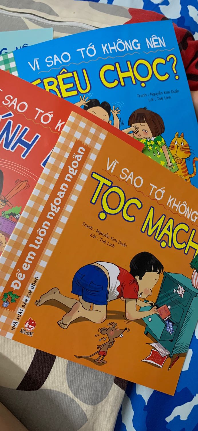 Bộ sách không thực sự thú vị. Nếu không nói là nhàm chán. Ngôn từ không đẹp. Cách kể chuyện và dẫn dắt rất nhạt nhẽo. Nếu bạn là một *** quan trọng lời nói với con thì đây không phải là một bộ sách dành cho bạn. Lời nói trong đây có phần gay gắt và chưa đẹp. Đôi khi có thể gây phản tác dụng dạy con. Đã trót mua rồi nhưng có lẽ mình phai tự kể câu chuyện mình sáng tác vì bôk chuyện này thật sự chán