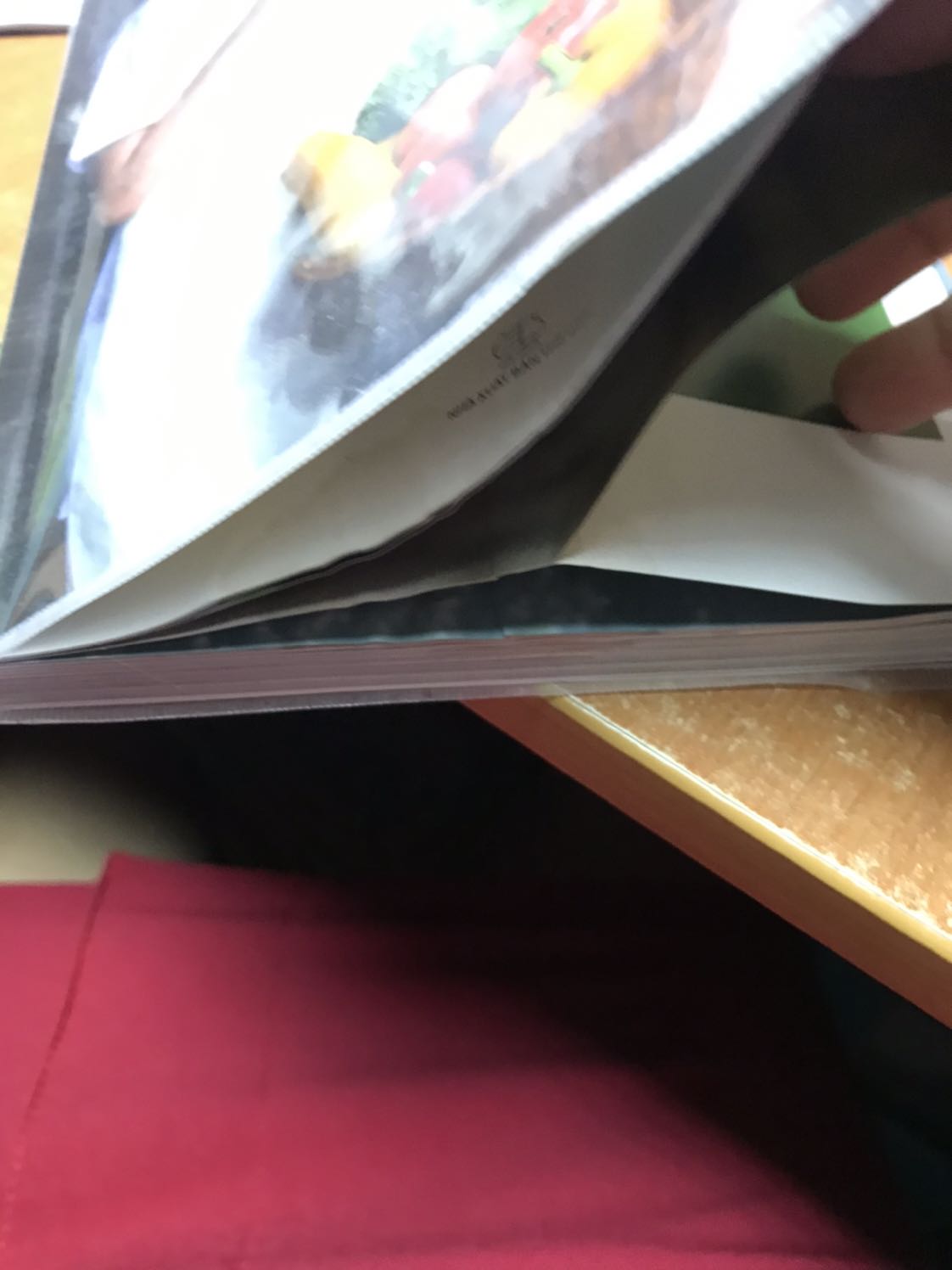 Sách bị ướt, các tráng Đinh với nhau, đề nghị đổi sách khác