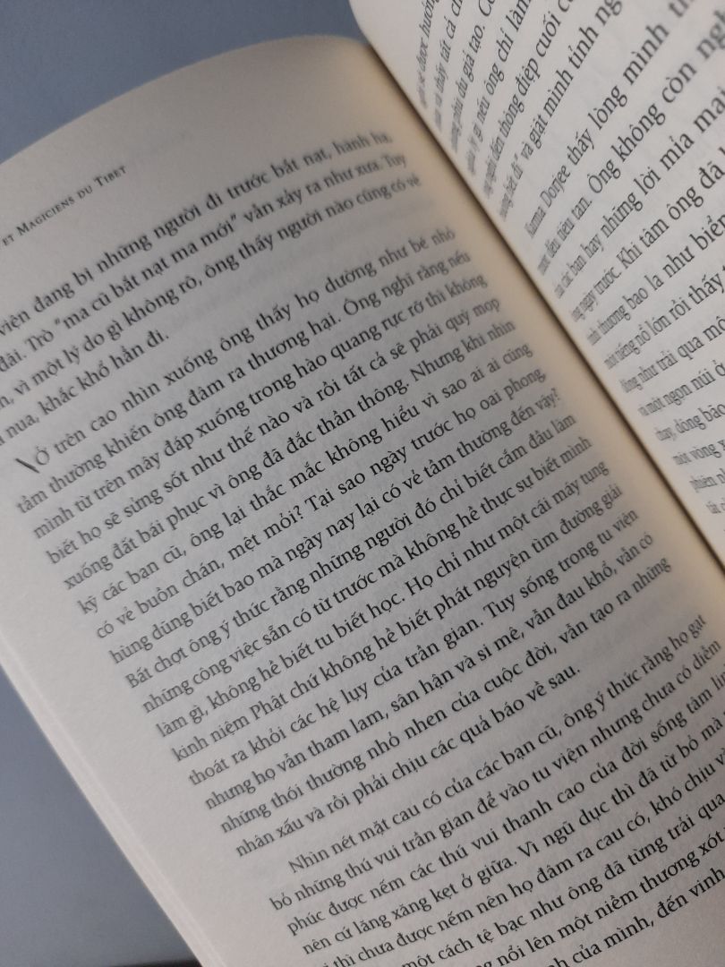 Cái bao bì sản phẩm này rất đẹp luôn. đọc rất lôi cuốn. nhưng có phần hơi kinh dị 1 tẹo á. mà rất hay luôn. mọi người kiểu được biết thêm về 1 vùng trời kiến thức tâm linh mới á. Tiki giao hàng nhanh. nên mua nha các bạn