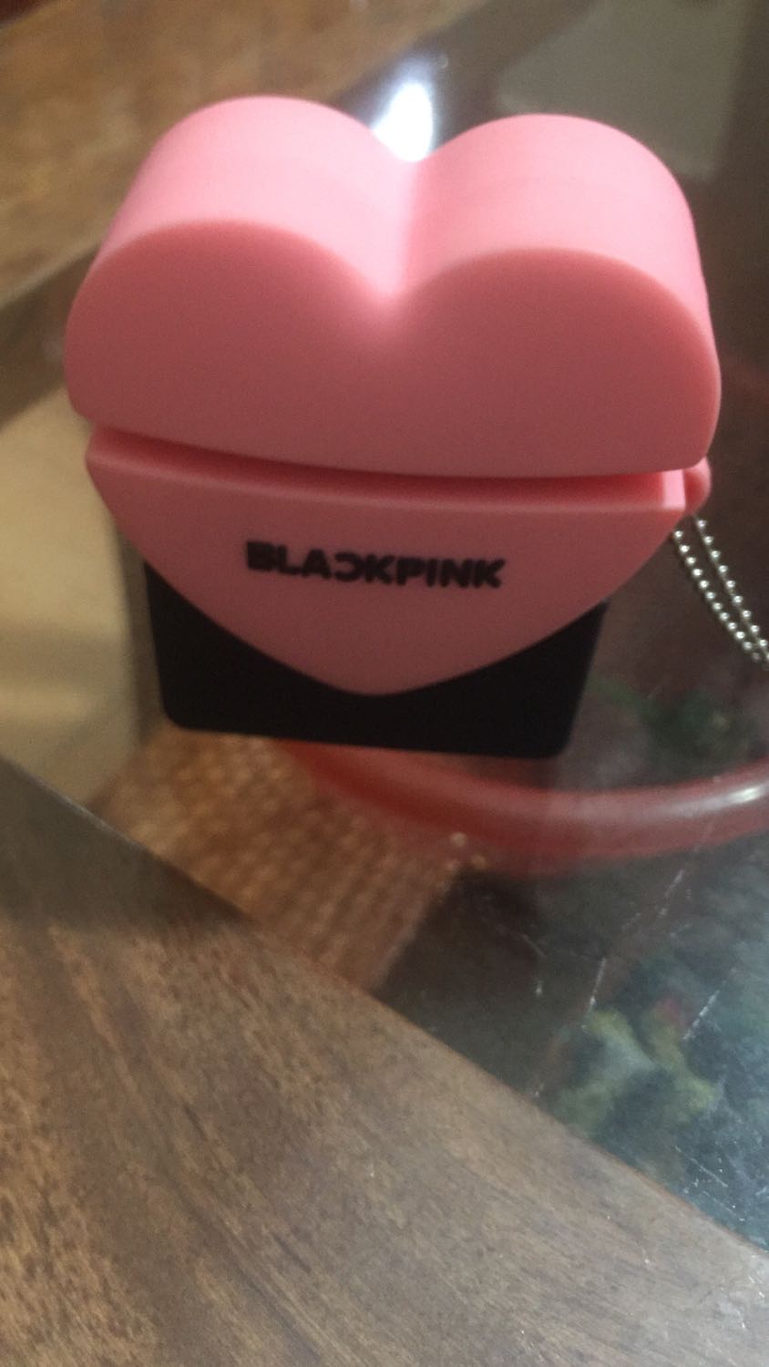 Đèn rất sáng nha mọi người. Chỉ k ưng cái hộp đựng đèn thôi(hơi nát), kiểu bị bóc ra rồi dính băng dính lại ý