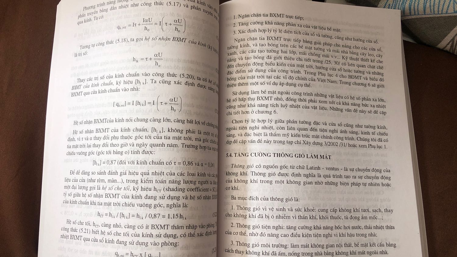 sách hướng dẫn rất chi tiết về những con số và cách tính chúng, cách trồng cây như thế nào cách đưa gió vào nhà. tuy nhiên thì sách hơi khô khan nha