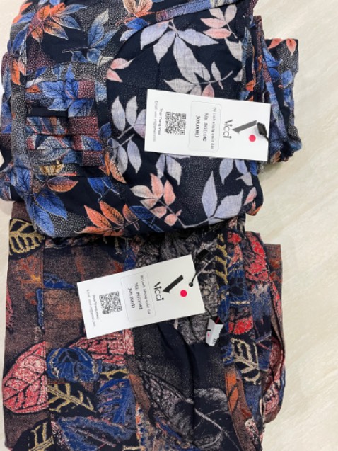 Mình mua size lớn nhất là XXXL, nhưng mẹ mình mặc ko vừa, sau đó shop hỗ trợ đổi trả nhiệt tình. Mình mua size lớn nhất là XXXL, nhưng mẹ mình mặc ko vừa, sau đó shop hỗ trợ đổi trả nhiệt tình.