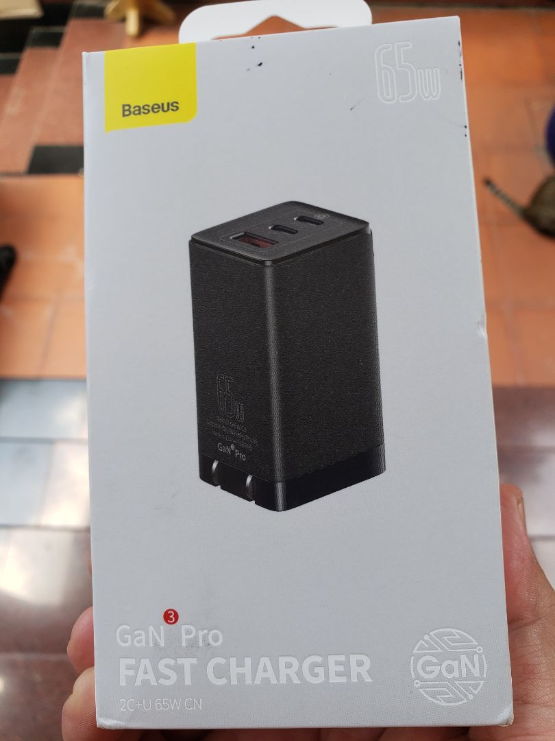 đa nhận hàng đúng mô tả,cầm rất chắc chắn và nặng. Sạc thử thấy đúng nhanh.