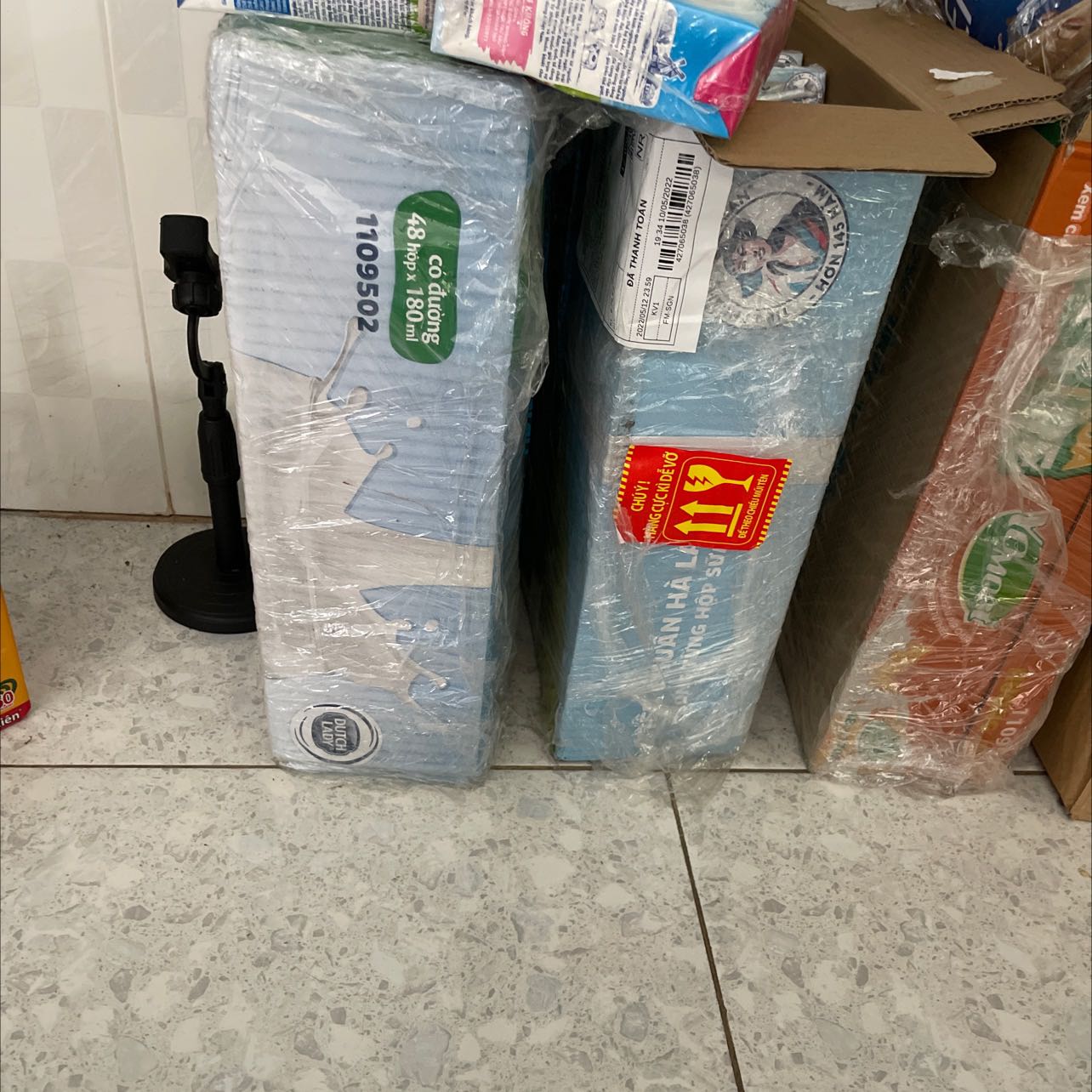 Sau khi nhận hàng mình có đánh giá như sau:
Hương vị đậm đà thơm ngon
Trình bày rất đẹp
Đóng gói cẩn thận
Vận chuyển đúng thời gian
Nhân viên giao hang nhiệt tình
Lần sau sẽ ủng hộ tiếp