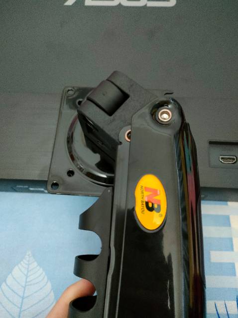 Từ anh bán cho đến anh kĩ thuật, rất thái độ với mình. Anh kĩ thuật mình gọi hỗ trợ mà cứ quát vào mặt mình như mình đi xin của shop vậy. Mình không đổi trả hàng nữa vì mất thời gian. Rất bực vì lần trải nghiệm này khi Tiki chưa quản lý được nhà bán hàng cách chặt chẽ. 

Rõ là mẫu đăng mới lại giao cho mình mẫu cũ, thế mà anh kĩ thuật lại quát thẳng vào mình trong điện thoại. Còn anh chủ shop thì nói chuyện thế đó.