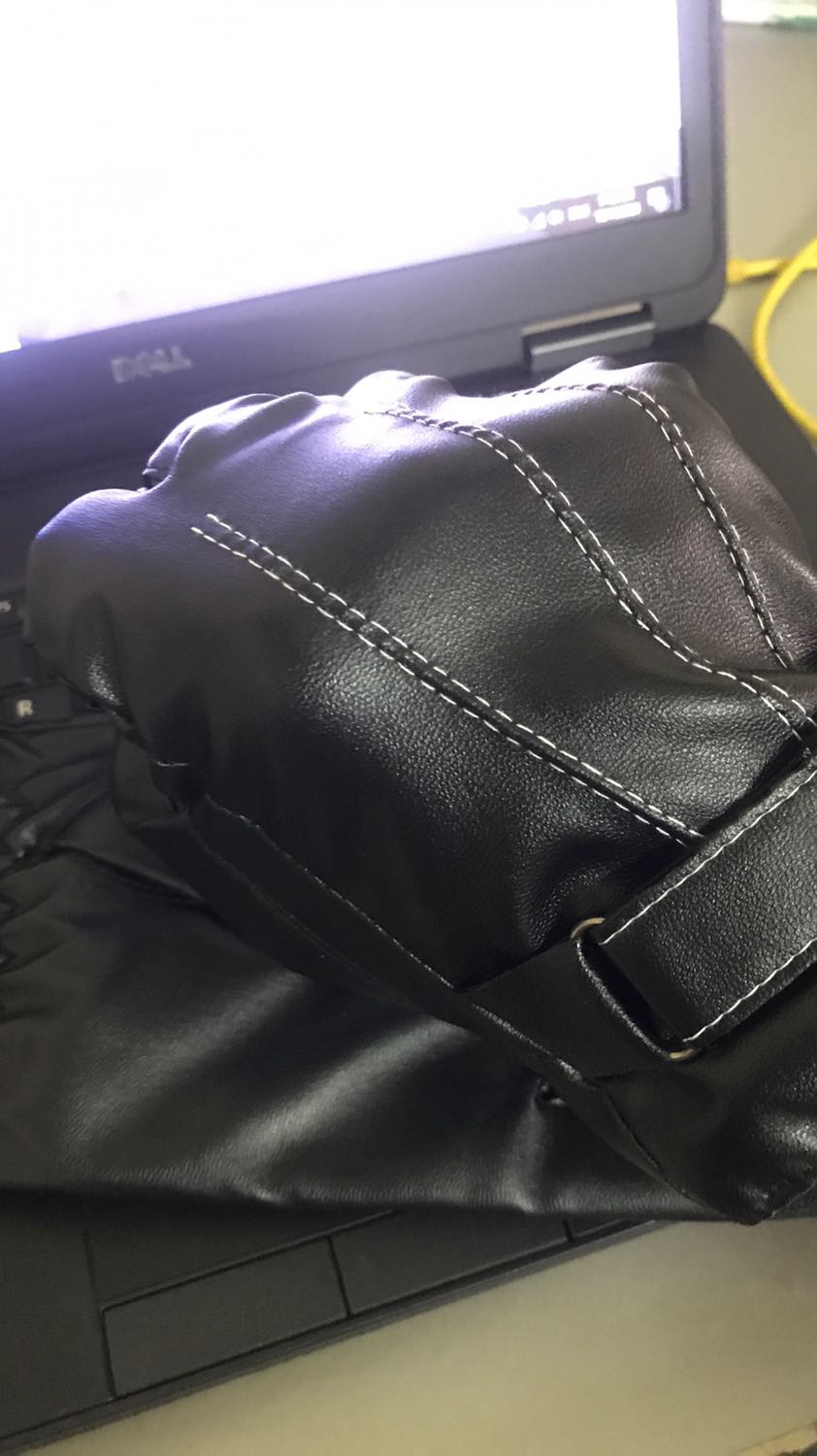 Găng tay da xịn, chất da tốt, mềm mại dễ chịu, bên trong lót lông kỹ càng đeo rất thoải mái và dễ chịu. Đường chỉ may chắc chắn. Hàng tốt đáng đồng tiền.