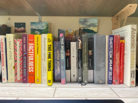 Chưa đọc nhưng sách nhỏ hơn mình tưởng tượng, cứ nghĩ phải to bằng quyển Atomic Habit cơ. Mà giao hàng nhanh