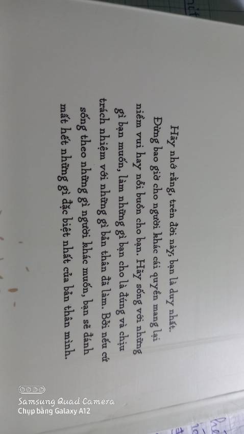 Mình sợ đọc sách self-help và yeah trong một phút nông nổi, buồn bã lướt tiki thì gặp đúng chữ:Hạnh phúc nên mua thui.cuốn sách không khiến mình thất vọng.nó khá tốt trong việc vận dụng vào văn học ấy chứ. Còn trong cuộc đời thì mình k bk như nào.