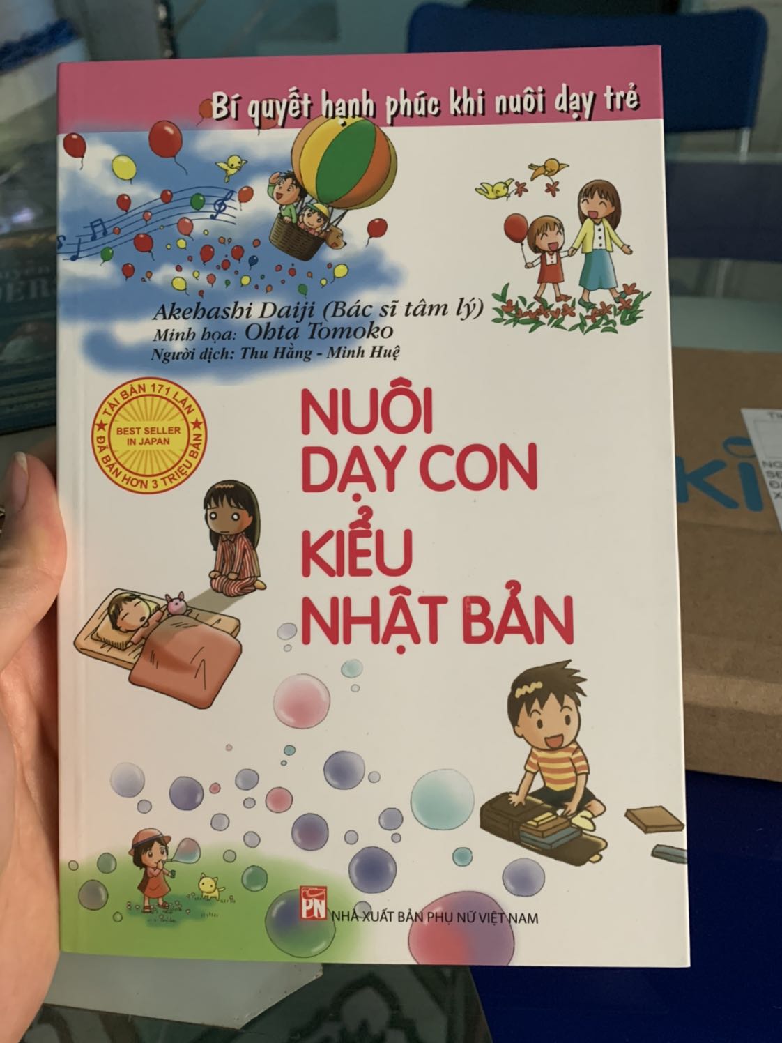 Sách in lại nên siêu cứng cáp, giấy đẹp, dày dặn, chưa đọc nhưng thấy hình minh hoạ siêu đáng yêu. Kiểu manga của nhật