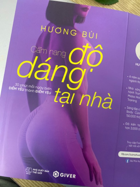 Nhìn quả dáng của tác giả mê quá, hy vọng mình đủ chăm để tập theo. Sách trình bày dễ hiểu! Nhìn quả dáng của tác giả mê quá, hy vọng mình đủ chăm để tập theo. Sách trình bày dễ hiểu!