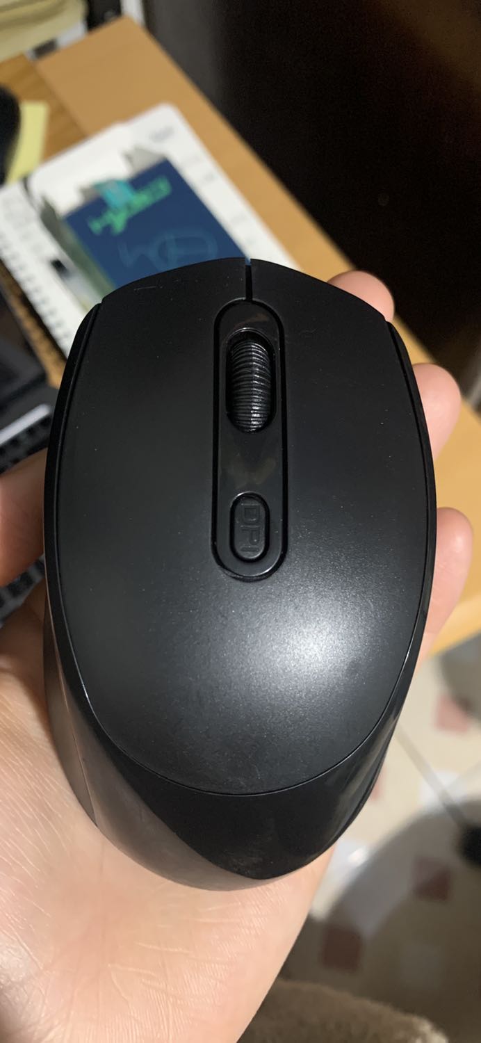 Tikinow giao hàng đúng 2h, nếu sử dụng bluetooth thì đầu nối USB ở dưới chuột cấn khi di chuột và phải bỏ riêng ra, dễ gây thất lạc. Sản phẩm ko có hướng dẫn sử dụng đi kèm nên hơi lúng túng khi kết nối bạn đầu nhưng ko sao. Cầm vừa, chắc tay