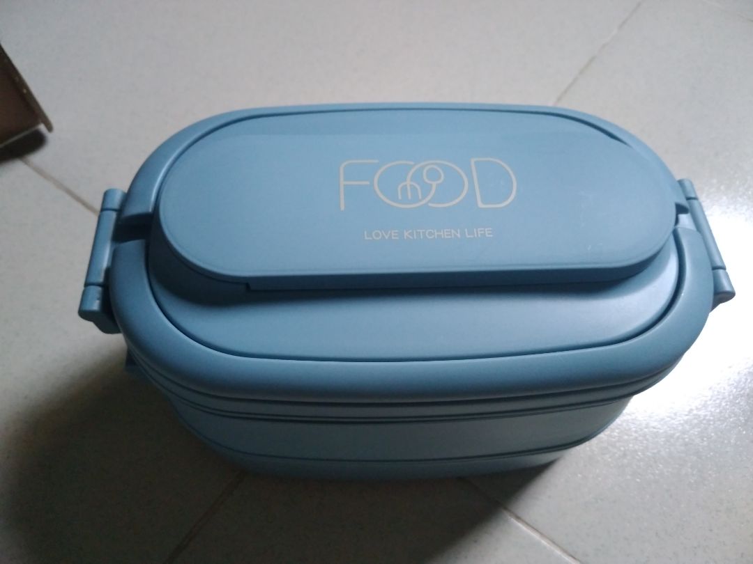 sản phẩm đóng gói cẩn thận. hàng hóa không bị hư hại. tuy nhiên màu xanh dương nhạt không giống như hình ảnh mẫu mà màu sẫm hơn nên khá thất vọng. vì vậy 4 ⭐