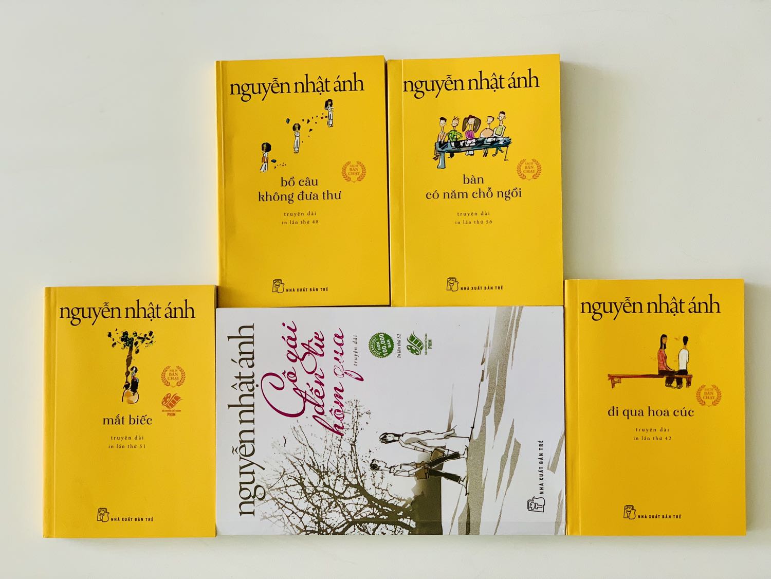 Kích thước sách & chữ quá nhỏ. Chỉ bằng 1/2 so với khổ sách thông thường.