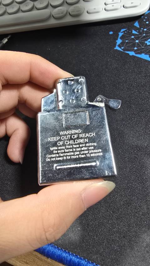 Trc mua 1 cái đầu 2 tia lửa thì lắc rất chắc ko có tiếng j, Lần này mua thêm cái 1 tia hàng có thêm dòng sản xuất tại trung quốc lắc nghe lào xà lào xạo rất to, 500k mà như hàng chợ để mấy con súc sắc bên trong, hoàn hàng thì ko chấp nhận, tiki này làm ăn thua hẳn ***, chê