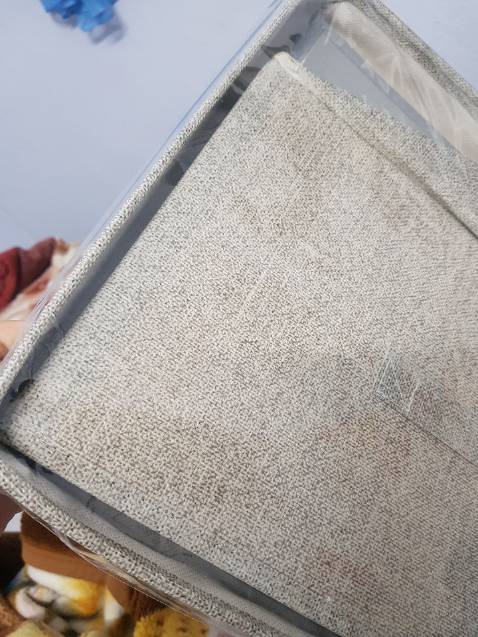 Chu choaaaa, đẹp quá, em đã mua mấy cái túi thụy điển dạng này, đặt lên tủ quần áo xinh xỉu up xỉu down nhá!!! Rất gọn gang, các TD1, TD2 đã mua rồi, còn TD3 này nữa thôi. Mấy dòng của tủ đựng đồ lần này rất ưng nhé, khuyên các bạn nên đặt mà giá rổ cũng hợp lý. Chất vải mình thấy lần này là vải dệt thì phải, màu kem xám nên bền bỉ chắc dai hơn, không phải loại như TD1 kia, nhưng mỗi cái có 1 phong cách riêng, cái kia hợp với đồ văn phòng, mình lấy cái này để ở phòng ngủ thì hợp lý qáu!! 
Hộp chắc, đường chỉ may chắc tỉ mỉ, có điều cái nắp hộp thì nó hơi bị bẹp, nhận hàng phải nắn lại!! nhìn chung thì ok hàng xịn mịn. vuông vức. đã mua quen rồi, nên em cho shop 5 sao nữa hihihahi. Giao hơi lâu à nghen