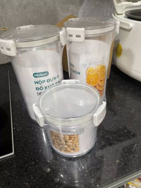 Hộp đẹp cứng cáp , đóng mở nắp dễ dàng. Shop đóng hàng cẩn thận, giao nhanh.