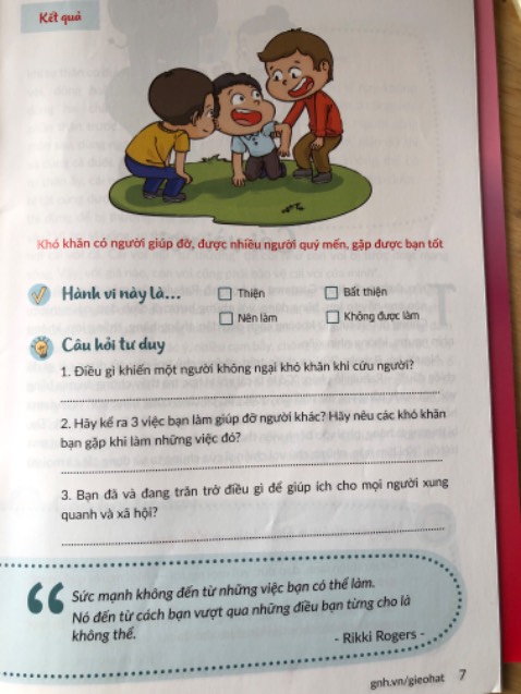 Năm nay mình dùng những cuốn sách này để làm lì xì tặng các cháu thay vì tặng tiền .chỉ có kiến thức là còn đó chứ tiền thì đưa cho các cháu bao nhiêu các cháu chả tiêu hết. Nên mình quyết định tặng các cháu tri thức thay vì lì xi như thường lê. Sách rất ý nghĩa.dễ hiểu.trẻ con người lớn đều phù hợp.phù hợp hơn nữa với những người nhận diện ra là mình đang bị tham sân si chi phối.những phụ huynh đang nuôi dạy con.đang rèn mình và rèn con. Shop giao hàng đúng hạn.đóng gói ok. Bke đc dẫn dắt bởi thầy TRẦN VIỆT QUÂN luôn là 1 tổ chức rất nhân văn giống như những gì mà họ đã trao đi. Thật may mắn cho những ai có cơ hội biết đến thầy và Bke