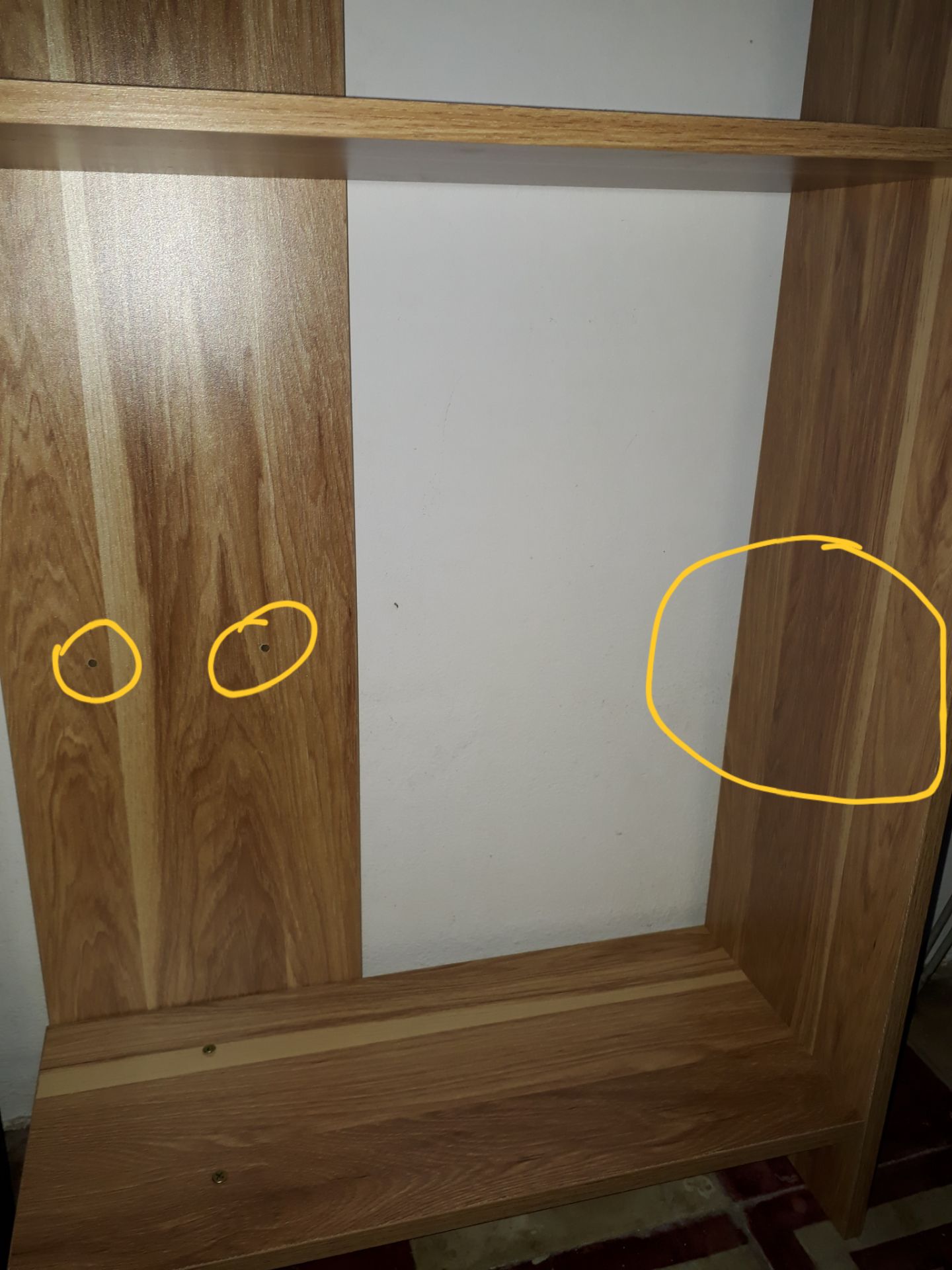 Quá trình lắp cũng không quá khó, các lỗ khoan khớp với nhau, phải biết cách lắp thì mới dễ. Nhưng cái mình mua thì 1 ván dài thiếu mất 2 lỗ khoan nên có 1 ngăn không lắp được. Ngoài ra chân tủ bị bập bênh dù đã lắp hoàn toàn khắp với các lỗ khoan, và cách giải quyết của mình là gắn 1 cái chân đế kèm theo vào chỗ bập bênh là xong. Tóm lại chất lượng ổn trong giá(160k). Lỗ thiếu có thể tự khoan và khắc phục đc nên mới cho 3 sao. Quá trình lắp cũng không quá khó, các lỗ khoan khớp với nhau, phải biết cách lắp thì mới dễ. Nhưng cái mình mua thì 1 ván dài thiếu mất 2 lỗ khoan nên có 1 ngăn không lắp được. Ngoài ra chân tủ bị bập bênh dù đã lắp hoàn toàn khắp với các lỗ khoan, và cách giải quyết của mình là gắn 1 cái chân đế kèm theo vào chỗ bập bênh là xong. Tóm lại chất lượng ổn trong giá(160k). Lỗ thiếu có thể tự khoan và khắc phục đc nên mới cho 3 sao.