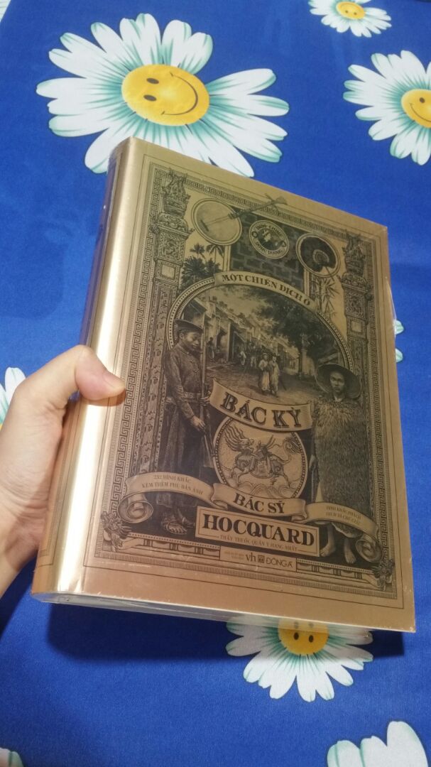 Nguyên seal, nguyên vẹn khi đến tay. Giàn trang cho tác phẩm đẹp suất sắc, nhìn rất art và rất cổ điển, dù chưa cần đọc nhưng phải khui seal để vote cho sản phẩm nè. Cho Đông A và Tiki 100 điểm nha 📚💕👌 Khi nào đọc xong mình sẽ quay lại bình luận thêm về nội dung.