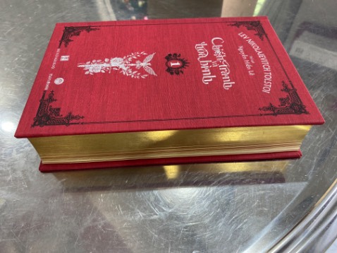 Chất lượng sách rất tốt, óng ánh vàng rất đẳng cấp, bìa bọc vải lụa tuyệt vời. Xứng đáng để sưu tập. Cảm ơn nhà cung cấp. Cảm ơn Tiki.