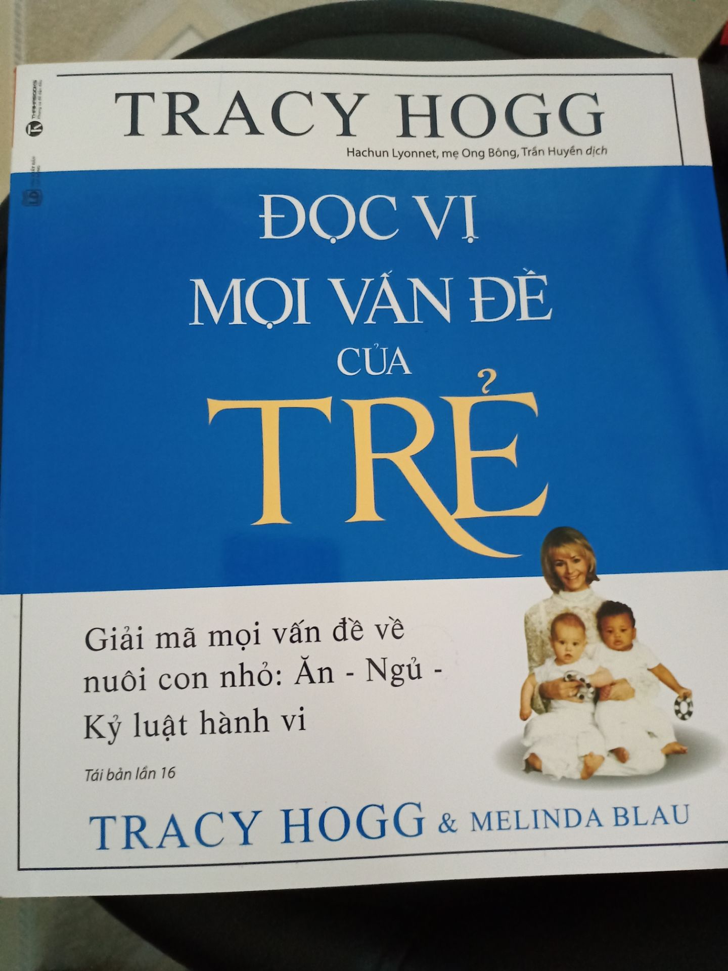 Sách đẹp, mới.
Quyển sách hình vuông, siêu dày, trên dưới 500 trang. Nhìn cũng hơi ngán nhưng ráng sắp xếp đọc để hiểu con hơn ?