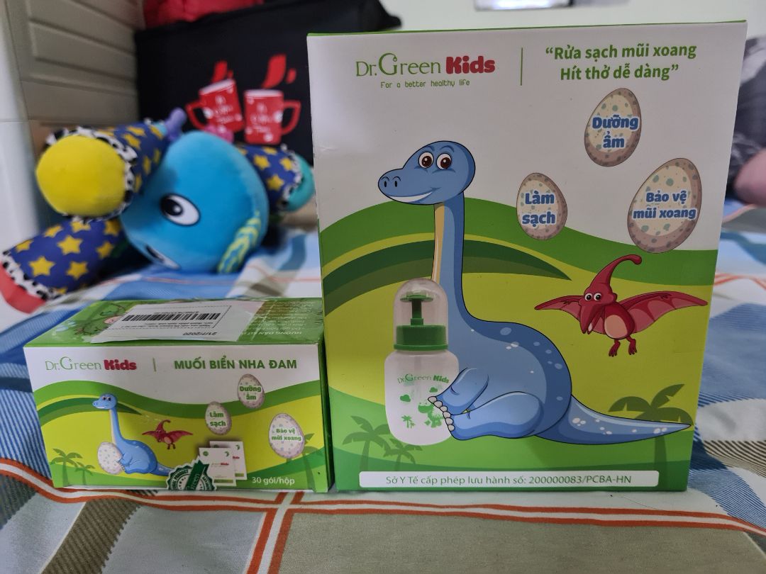 Sản phẩm tốt lắm lun, mình hay dùng để rửa mũi cho bé khi vừa có dấu hiệu nghẹt hay sổ mũi, giúp mũi họng thông thoáng và sạch. Hạn chế dc việc phải dùng kháng sinh cho con. Nhà có bé nhỏ nhất định phải thủ sẵn trong tủ thuốc 1 hộp nhé. Shop bán hàng uy tín, giao hàng nhanh và gói hàng cẩn thận nè. Thanks shop nhé. Sản phẩm tốt lắm lun, mình hay dùng để rửa mũi cho bé khi vừa có dấu hiệu nghẹt hay sổ mũi, giúp mũi họng thông thoáng và sạch. Hạn chế dc việc phải dùng kháng sinh cho con. Nhà có bé nhỏ nhất định phải thủ sẵn trong tủ thuốc 1 hộp nhé. Shop bán hàng uy tín, giao hàng nhanh và gói hàng cẩn thận nè. Thanks shop nhé.