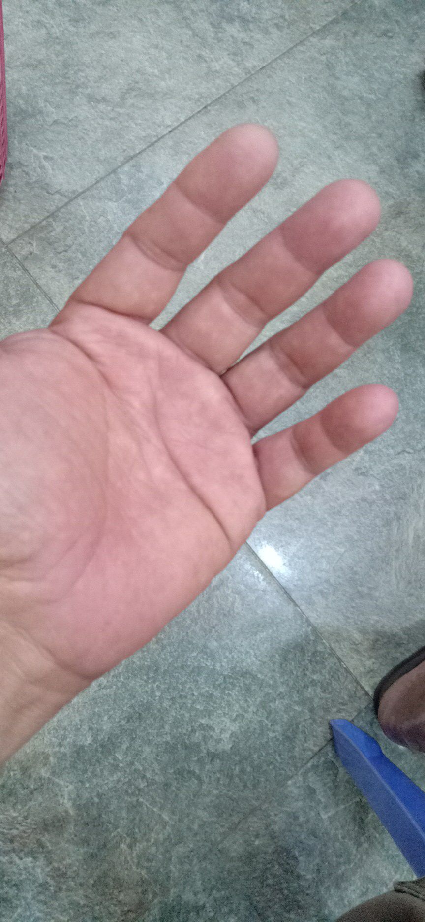 đơn vị vận chuyển có vấn đề gì không? mà sao tôi mua hàng từ ngày 08/6, dự kiến giao hàng là ngày 13/6. Mà đến giờ này là 18h ngày 19/6 tôi vẫn không thấy hàng đâu hết vậy?