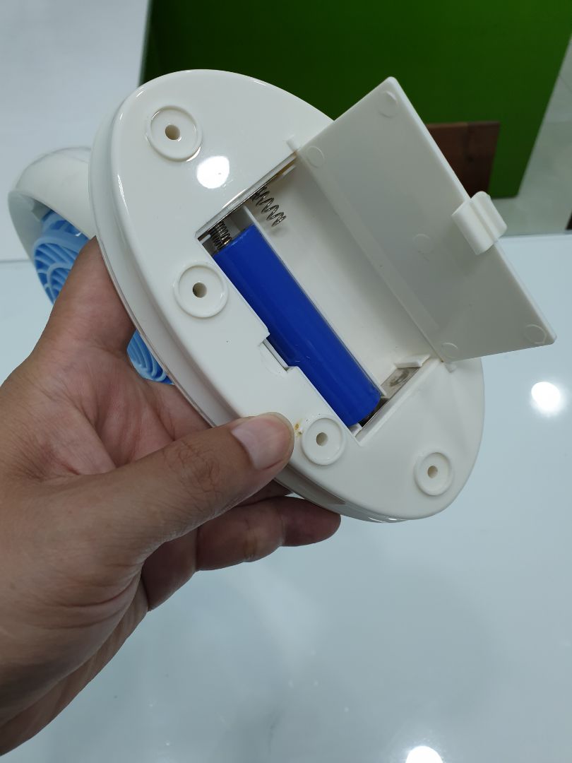 Sản phẩm nhận không giống như hình, đăng bài 1 kiểu, bán hàng 1 kiểu, pin đi kèm chỉ có 1 viên. Yêu cầu tiki giải quyết.